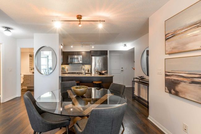 810 - 35 Bastion St, Condo with 2 bedrooms, 2 bathrooms and 2 parking in Toronto ON | Image 5