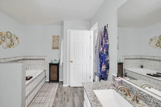 Main Level Primary Bathroom | Image 17