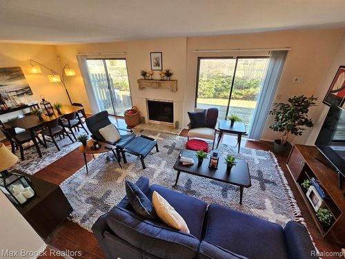 5106 Rock Run, West Bloomfield, MI, 48322-2123 | Card Image