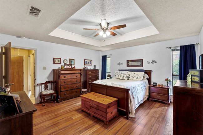 Featuring beautiful Bamboo floors | Image 15