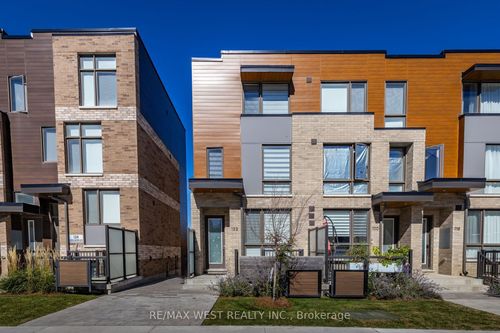 122 Green Gardens Blvd, North York, ON, M6A0E5 | Card Image