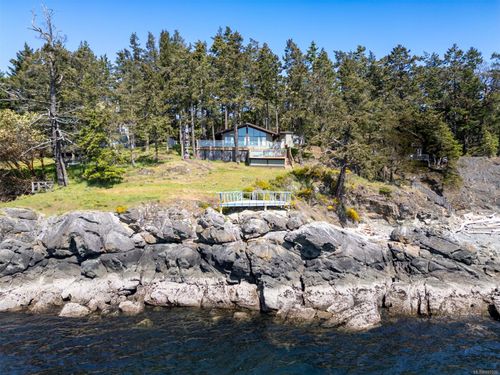 2715 Anchor Way, Pender Island, BC, V0N2M2 | Card Image
