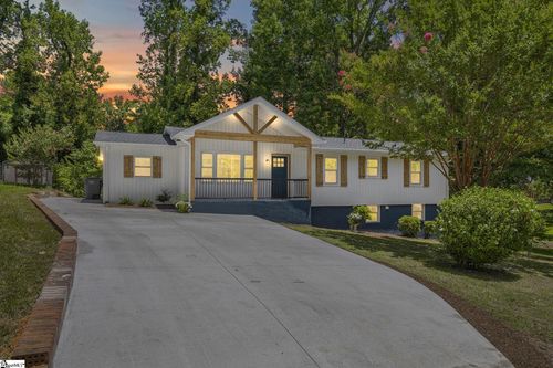 112 Pennwood Ln, Greenville, SC, 29609-1524 | Card Image