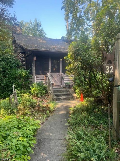 32 Cottonwood Rd, Wayne, NJ, 07470-5049 | Card Image