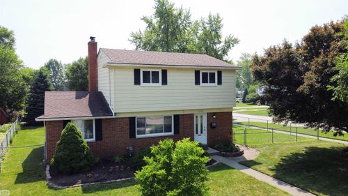 8799 Lozen Dr, Sterling Heights, MI, 48313-4845 | Card Image