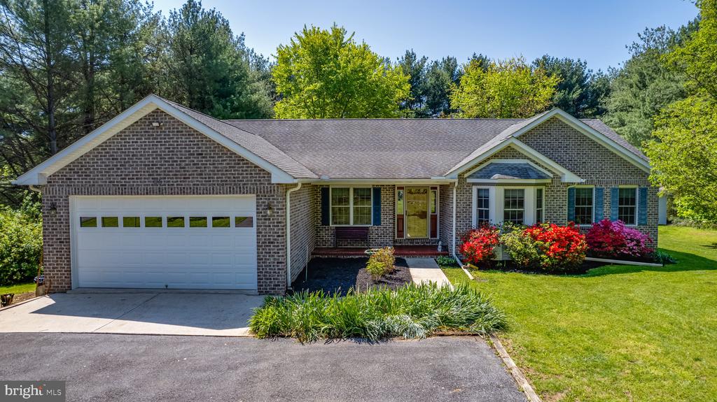 Sheffield Ln, Falling Waters, WV 25419