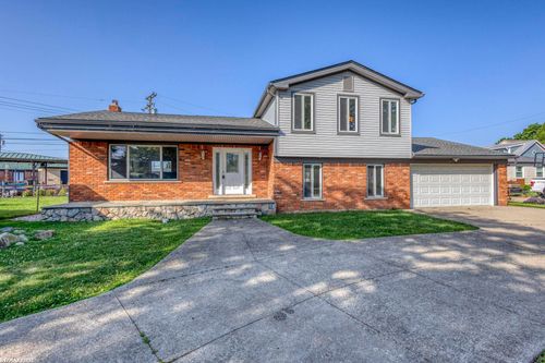 22770 Worthington Ct Court, St Clair Shores, MI, 48081 | Card Image