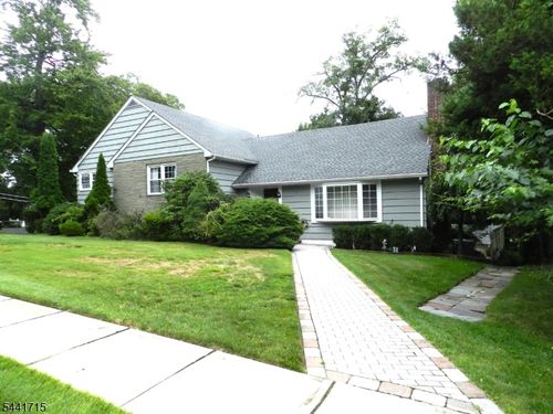 2 Koewing Pl, West Orange, NJ, 07052-3928 | Card Image