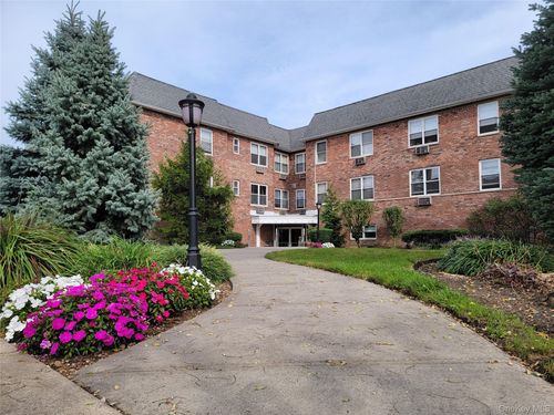 apt-228-2 Fowler Ave, Lynbrook, NY, 11563-2043 | Card Image