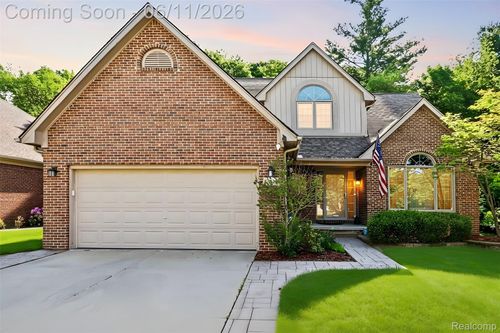 57572 Suffield Dr, Washington Twp, MI, 48094-3560 | Card Image