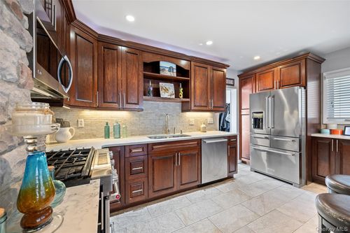 69-16 61st Dr, Middle Village, NY, 11379-1112 | Card Image