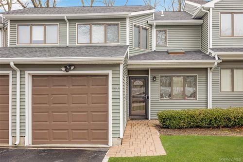 17 Jeremy Cir, Nesconset, NY, 11767-2940 | Card Image