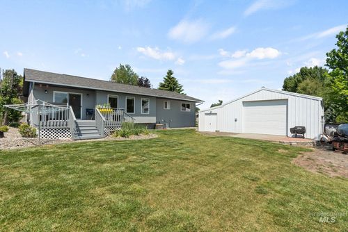 1011 Lake St, Colton, WA, 99113-9734 | Card Image