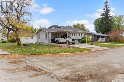 204 3 Rd St E, House other with 4 bedrooms, 2 bathrooms and null parking in Watrous SK | Image 2