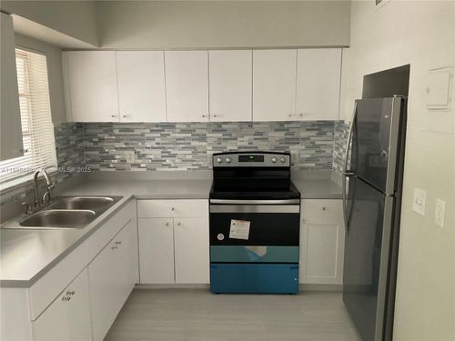apt-8-510 Se 9th St, Fort Lauderdale, FL, 33316-1141 | Card Image