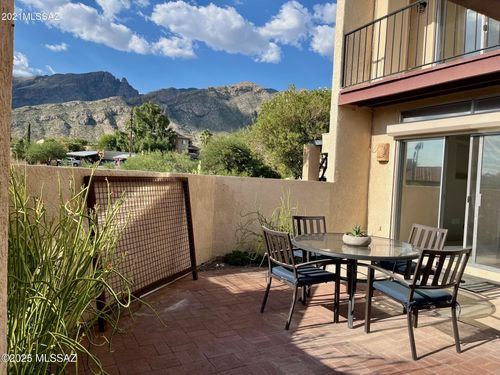 6360 N Camino Los Mochis, Tucson, AZ, 85718-3530 | Card Image
