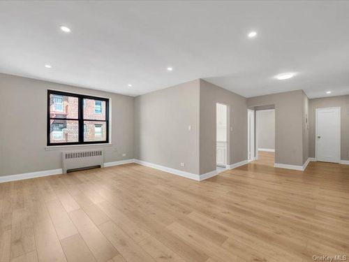 505-88-09 Northern Blvd Boulevard, New York, NY, 11372 | Card Image