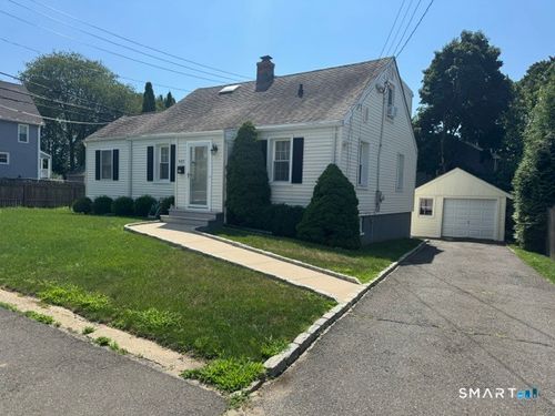 681 Jennings Rd, Fairfield, CT, 06824-4627 | Card Image