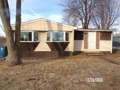 16713 10th Ave N, East Moline, IL, 61244-9407 | Card Image