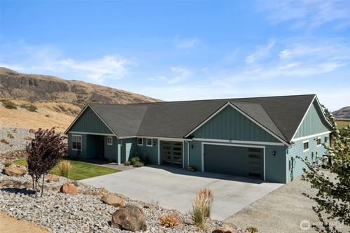 451 S Partridge Ln, East Wenatchee, WA, 98802-6101 | Card Image