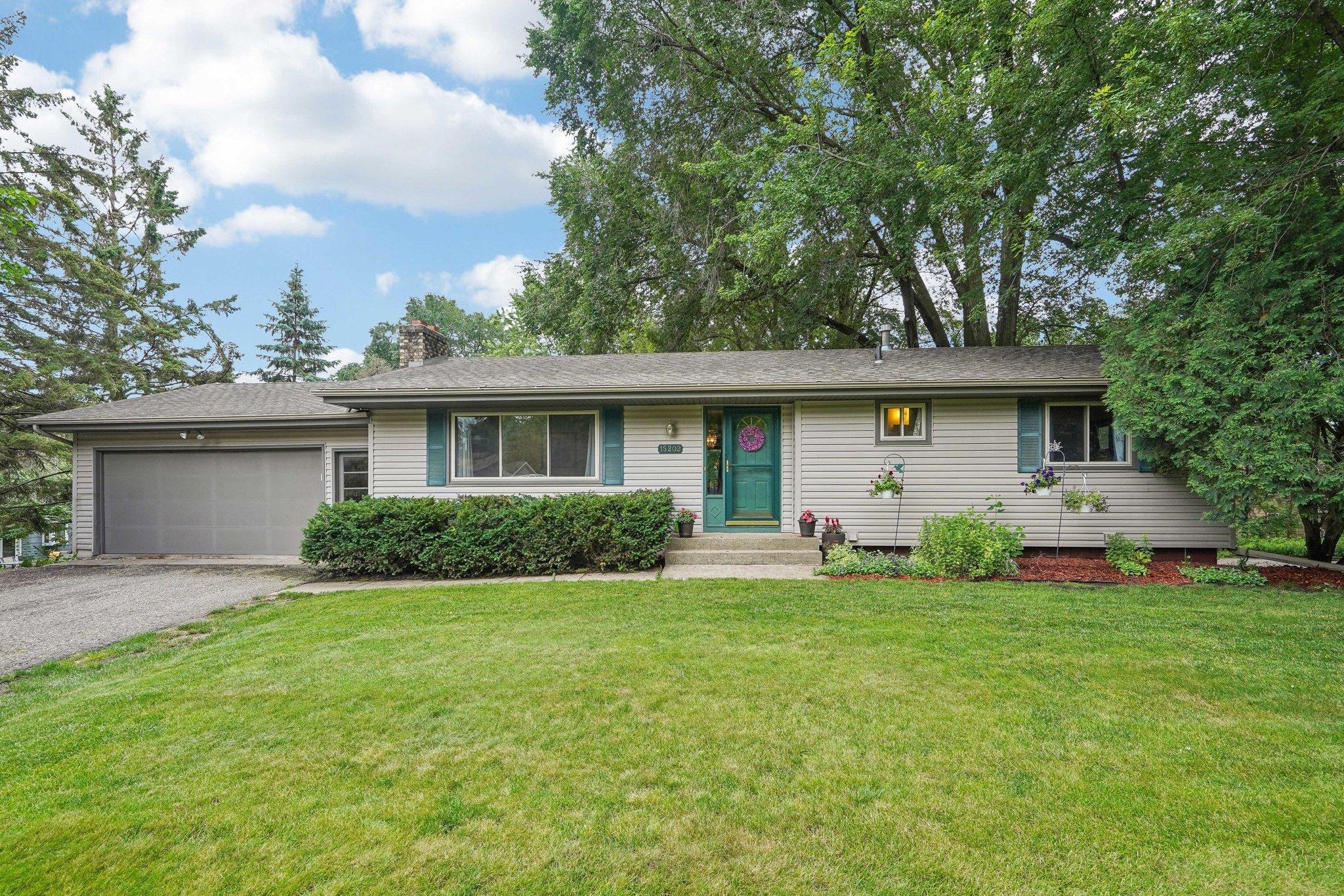 Crystal Dr, Burnsville, MN 55306