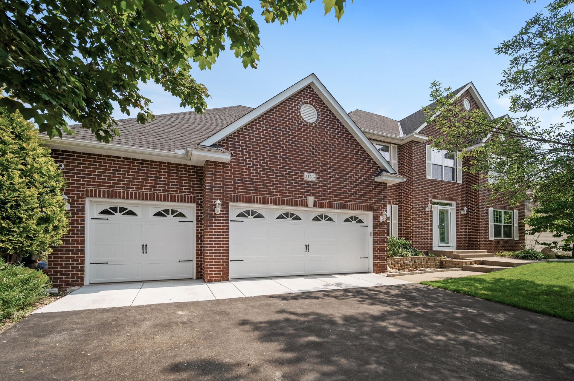 Ixonia Ln, Lakeville, MN 55044
