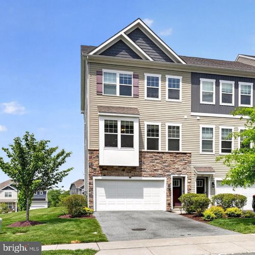 319 Dawson Pl, DOWNINGTOWN, PA, 19335-1468 | Card Image