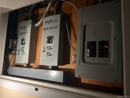 10409 94th Ave, Ozone Park, NY, 11416-1806 | Card Image