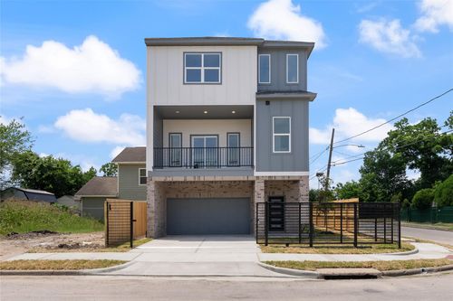 3219 Fontinot St, Houston, TX, 77026-5247 | Card Image