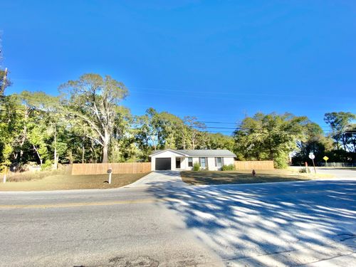 795 Bay St, Crestview, FL, 32536-4403 | Card Image