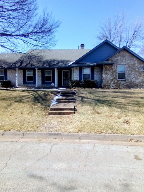 2800 Hedgeway Dr, Arlington, TX, 76016-1529 | Card Image