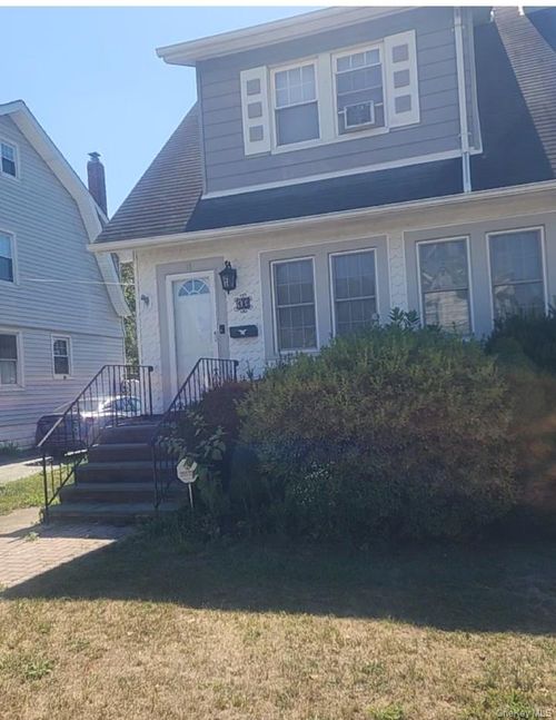 16 Maiden Ln, Lynbrook, NY, 11563-3217 | Card Image