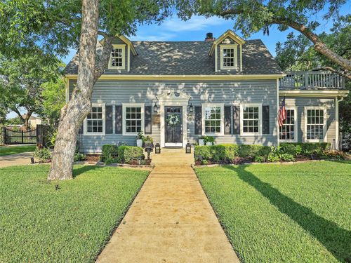 527 S Dooley St, Grapevine, TX, 76051-5456 | Card Image