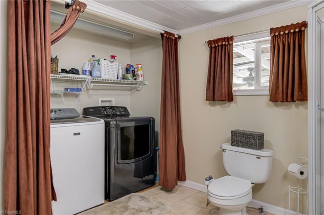 Washer & dryer area | Image 28