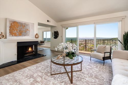 922 Roble Ln, SANTA BARBARA, CA, 93103-2047 | Card Image