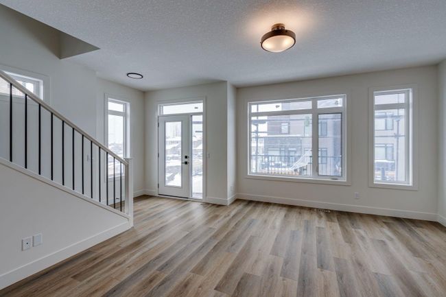 65 Royal Elm Green Nw, Home with 3 bedrooms, 2 bathrooms and 2 parking in Calgary AB | Image 4