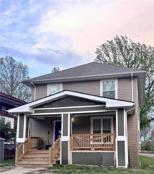 707 S Park Ave, Independence, MO, 64052-4009 | Card Image