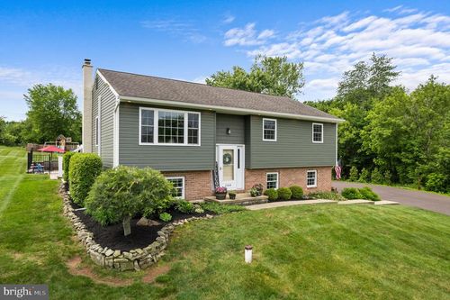 1164 Broad St, GILBERTSVILLE, PA, 19525-9506 | Card Image
