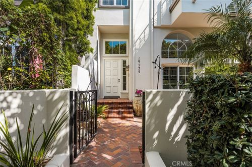 19275 Meadowood Cir, Huntington Beach, CA, 92648-5519 | Card Image