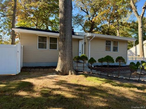 42 Gould Rd, Centereach, NY, 11720-2123 | Card Image