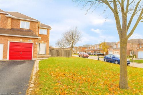 {{alt}} | Card Image