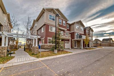 811 Skyview Ranch Grove Ne, Townhouse with 4 bedrooms, 2 bathrooms and 2 parking in Calgary AB | Image 2