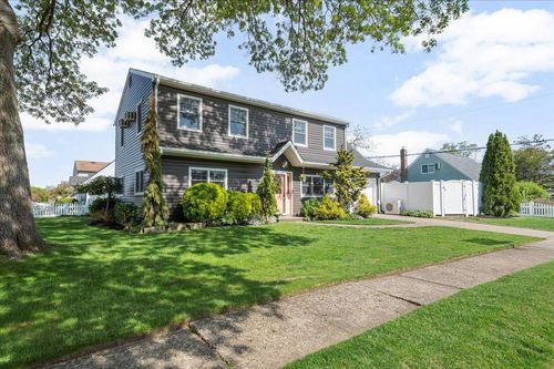 340 Martin Pl, Bethpage, NY, 11714-4716 | Card Image