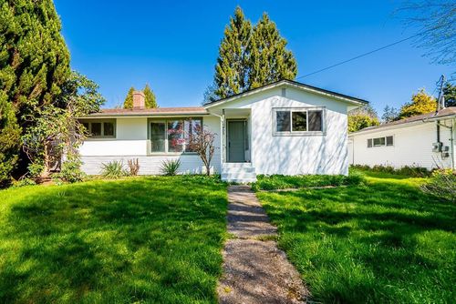 15405 Semiahmoo Avenue, White Rock, BC, V4B1T6 | Card Image