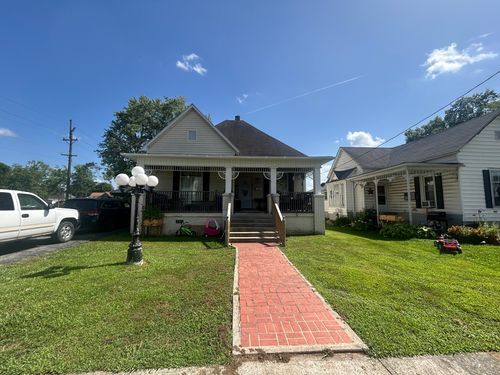 107 W Lincoln St, Harrisburg, IL, 62946-2035 | Card Image