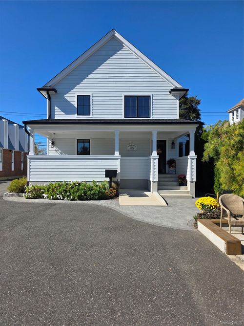 107 Cooper St, Babylon, NY, 11702-2417 | Card Image