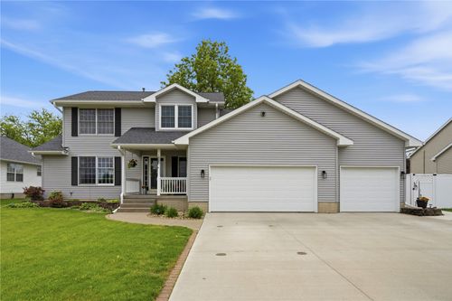 1415 Lyndhurst Dr, Hiawatha, IA, 52233-1872 | Card Image