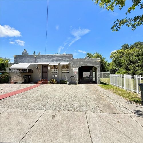 b-737 Ne 127th St, North Miami, FL, 33161-4826 | Card Image