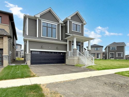 40 Velvet Way, Thorold, ON, L2V0P3 | Card Image