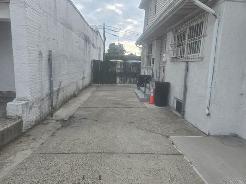 112 95th Ave, Jamaica, NY, 11419-1128 | Card Image